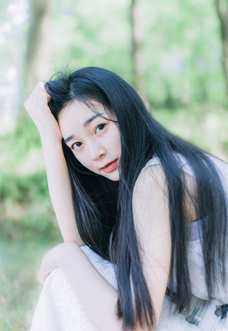 “这个没问题。”庞统微微舒了口气，幸好，吕征没有像他姐姐那样无法无天，要不然，庞统等人还真得头疼了。